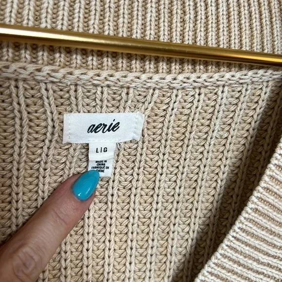 AERIE | 100% Cotton Chunky Knit V-Neck Sweater in Tan | Large - Picture 4 of 9